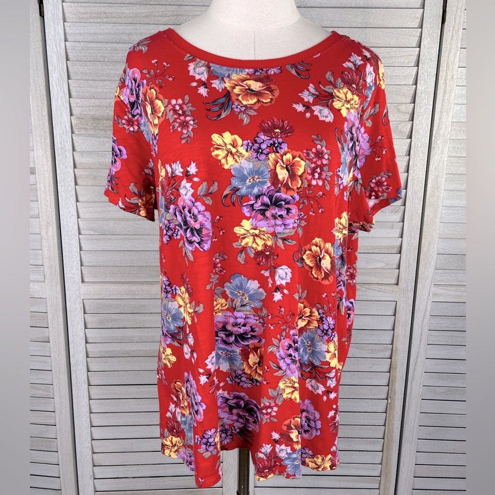 TORRID Classic Fit Tee Red Floral Print-1X